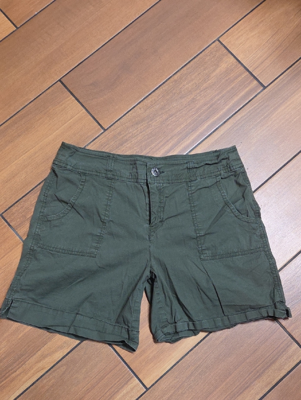 Casual Olive Green Women's Utility Shorts